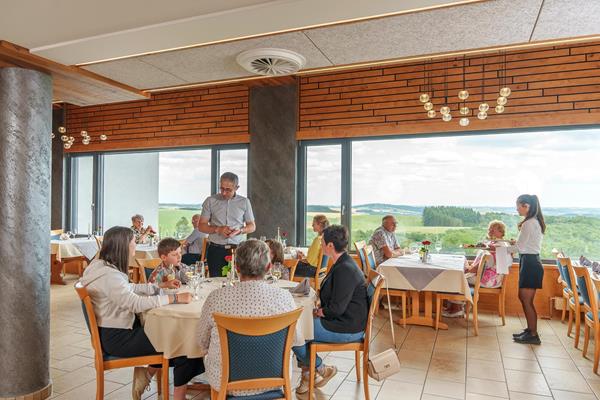 Une salle à manger adaptée à différentes occasions